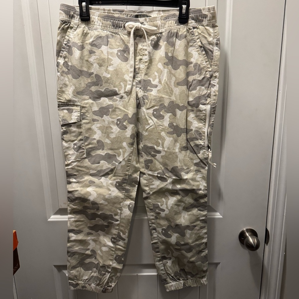 Natural Reflections Women’s Beige Camo Cargo Pants